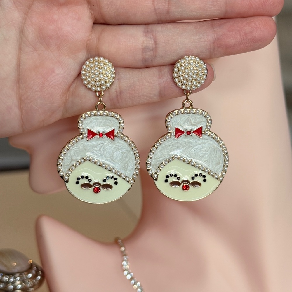 ⚜️ Elegant Granny Earrings With Enamel and Pearls